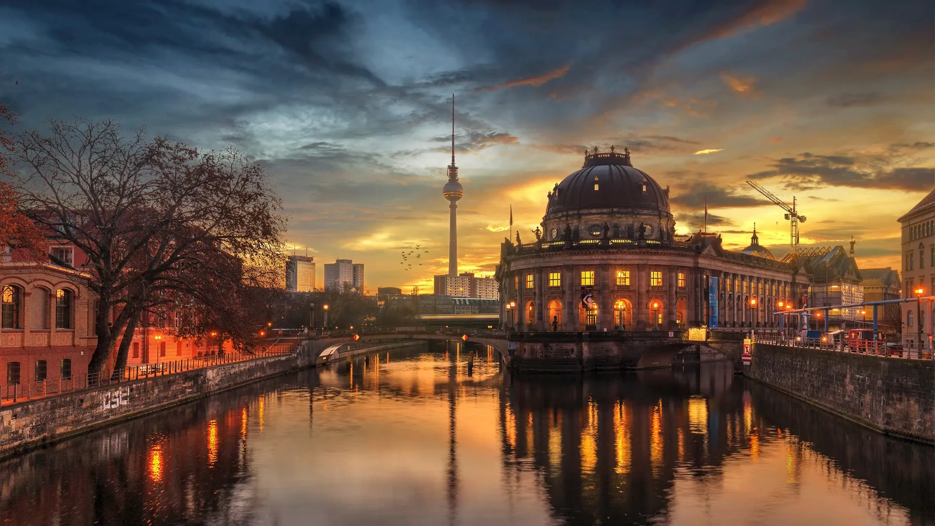 Bode-Museum und Berliner Fernsehturm als Referenz für professionelle Fensterfolien der Napierala GmbH